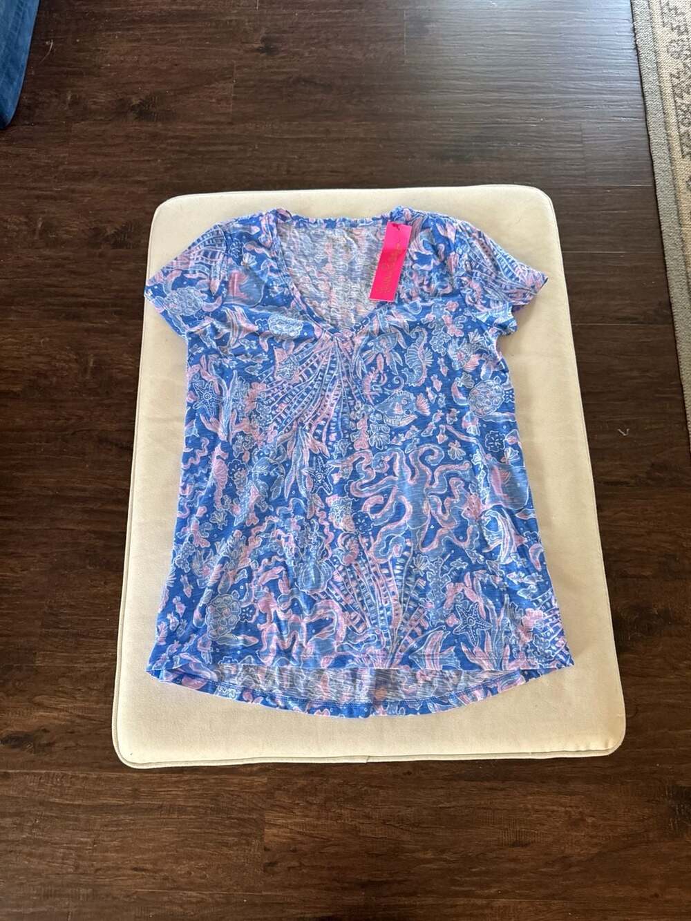 Lilly Pulitzer Etta V-Neck Tee in Boca Blue Sea What I Sea